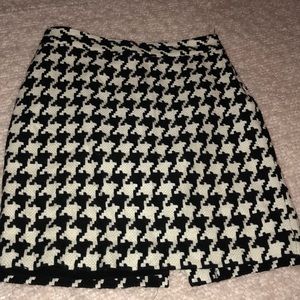 Black/White houndstooth skirt